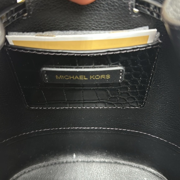 MICHAEL KORS Reed Medium Pebbled Leather Bucket Bag Satchel Crossbody Black NWT - Picture 11 of 14